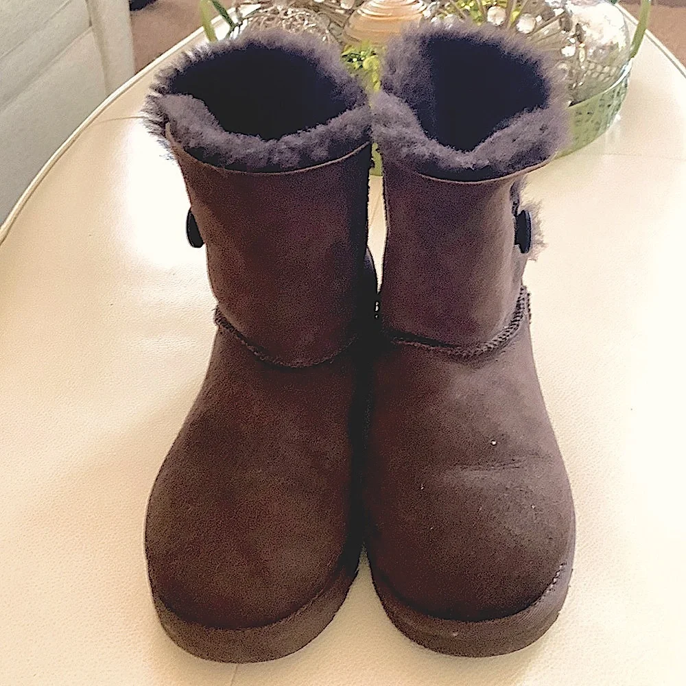 UGG Bailey Button Short Boots 5 Brown Sherpa Cozy Casual Winter Slip On